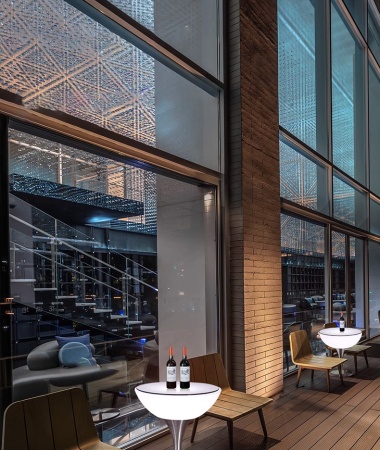 Комплект светящейся мебели Стол+2 стула V8 Комплект светящейся мебели Стол+2 стула V8